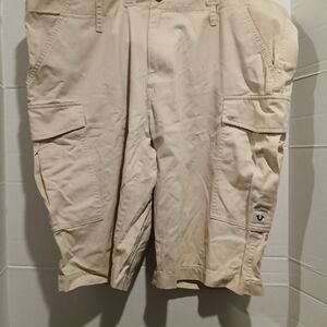 Men’s True Religion Khaki Cargo Shorts size 40